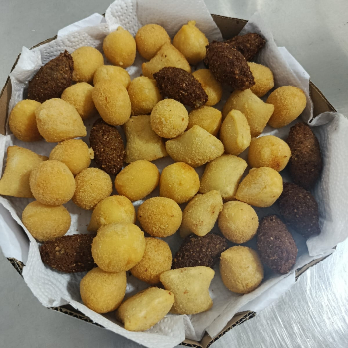 50 SALGADINHOS FRITOS GANHA 1 REFRI LATA