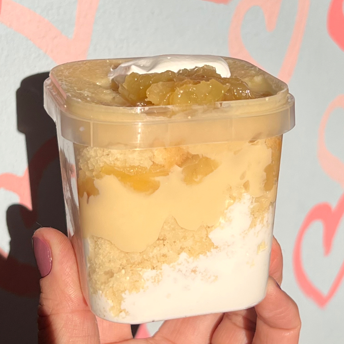 BOLO NO POTE DE ABACAXI & COCO