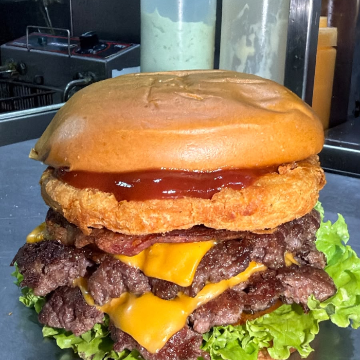 BURGUER DO MES ## LIMITADO POR DIA # MR SUPREME BURGUER