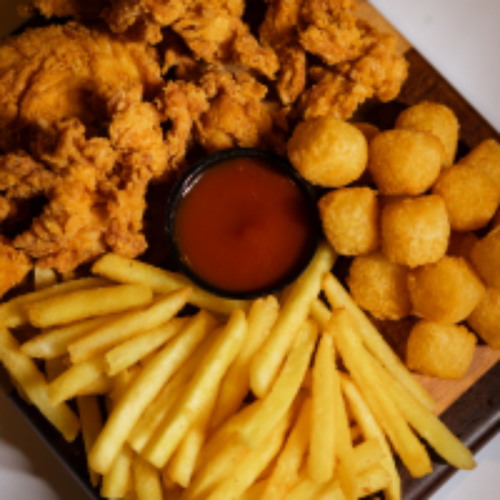 COMBO BIGCHEST  5- PEITO SASSIMI + BATATA FRITA + MANDIOKITA+ MOLHO