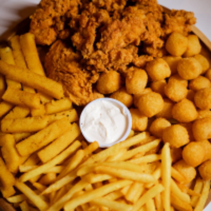COMBO BIGCHEST  6- PEITO SASSIMI + BATATA FRITA + MANDIOKITA + POLENTA FRITA + MOLHO