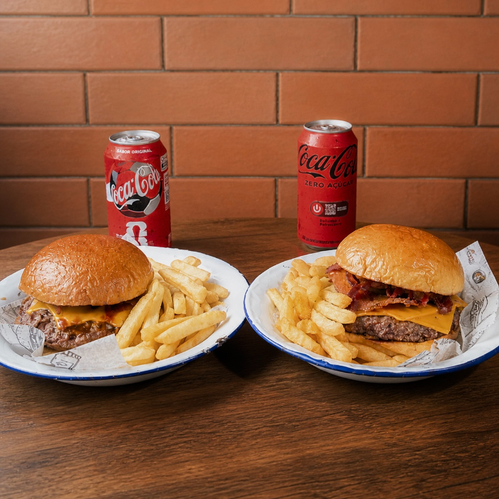 COMBO CASAL: 2 CHEESE BACON, 2 LATAS DE REFRI E 2 BATATAS