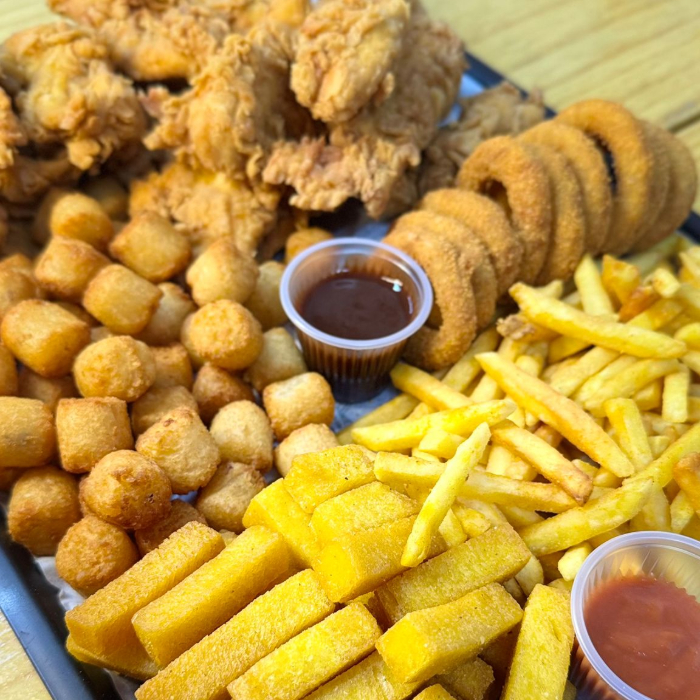 COMBO BIG CHEST SUPER - PEITO SASSIMI + BATATA FRITA + MANDIOKITA + POLENTA FRITA +ANEL DE CEBOLA + MOLHO 30 ML