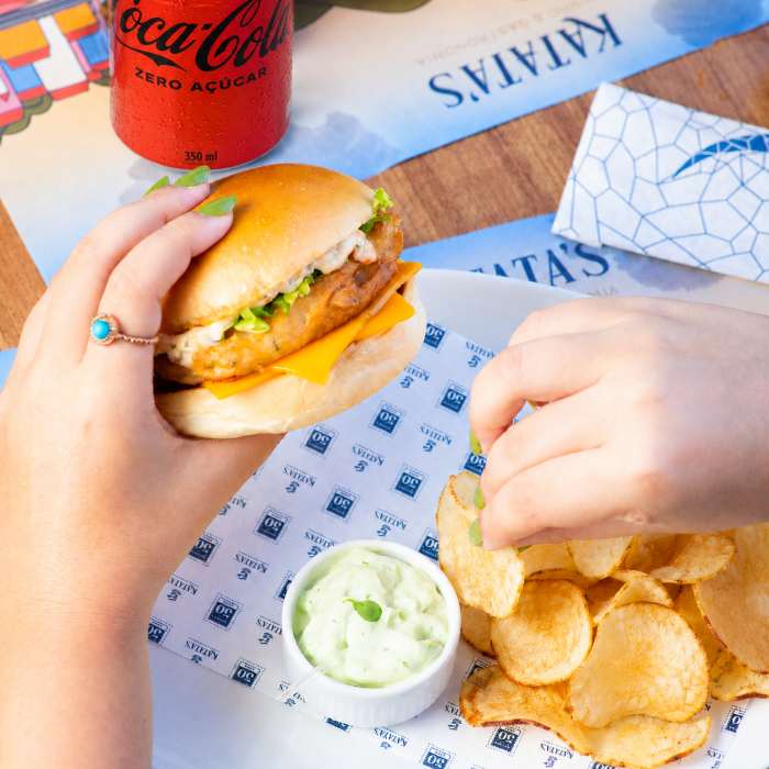 COMBO FISH BURGUER + COCA-COLA LATA + BATATA CHIPS