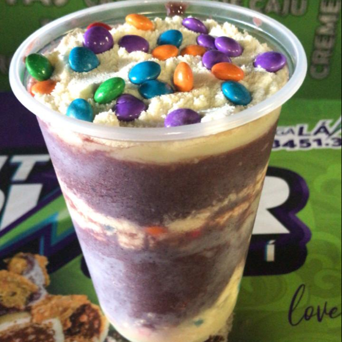 AÇAÍ COM LEITE CONDENSADO + LEITE EM PÓ E CONFETE