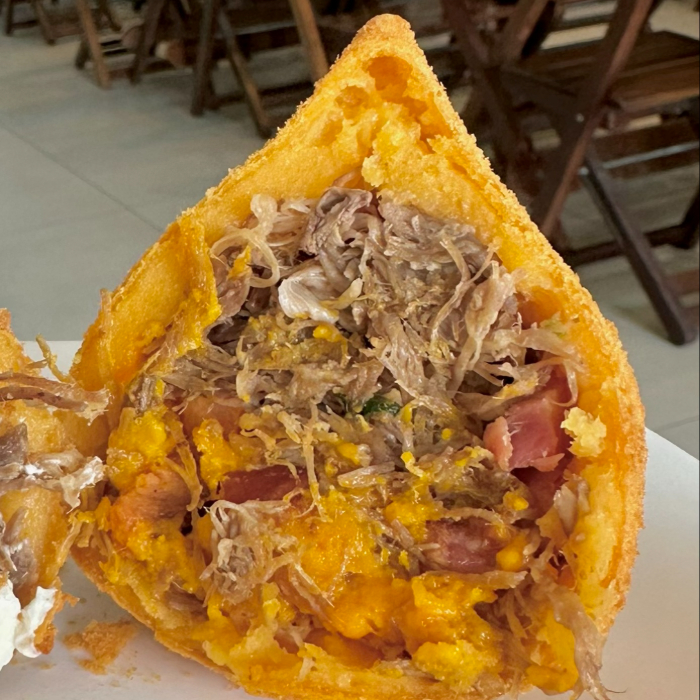 COXINHA DE COSTELA COM CHEDDAR E BACON