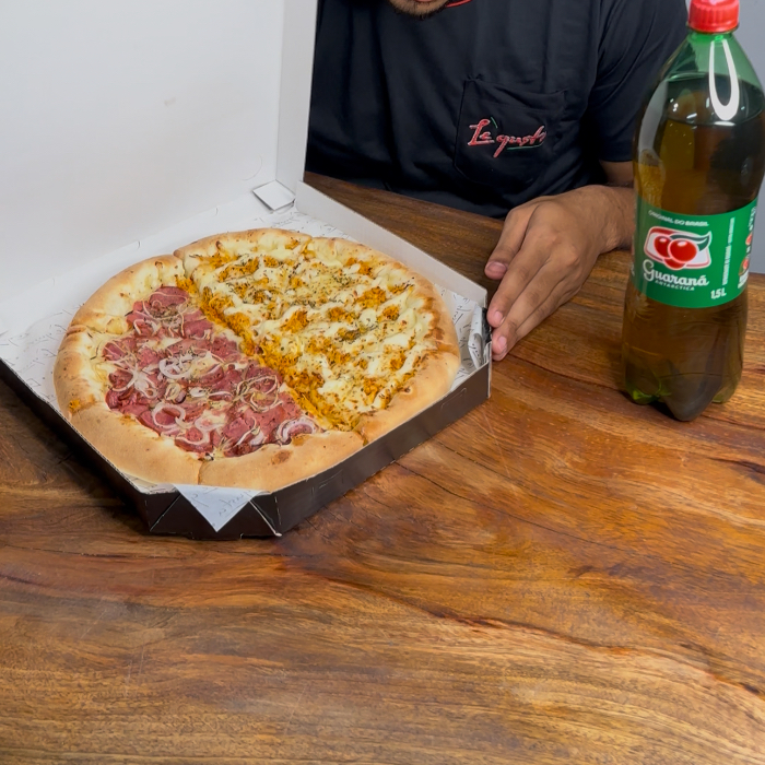 DOIS SABORES COM BORDA CATUPIRY GRANDE 8 FATIAS) + GUARANÁ 1,5