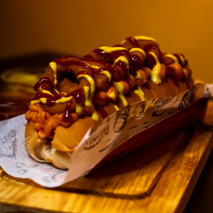 HOT DOG ANEL DE CEBOLA COM CHEDDAR