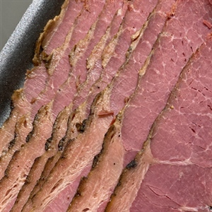 PASTRAMI FATIADO 300G • CHARCUTARIA CAVERNA