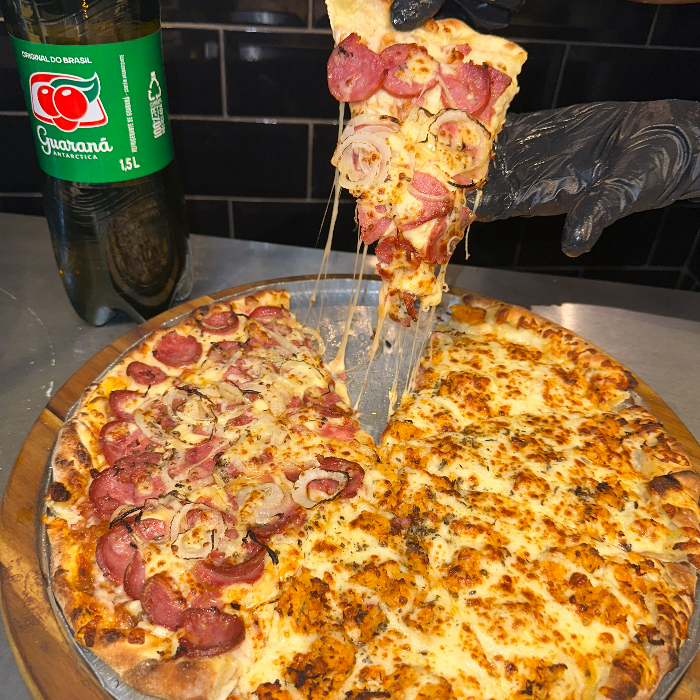 PIZZA GRANDE MEIA CALABRESA MEIA FRANGO CATUPIRY + REFRI GUARANÁ 1,5