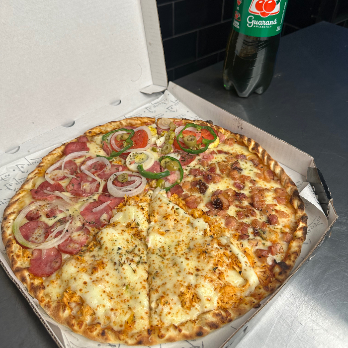 QUATRO SABORES (GRANDE 8 FATIAS) + GUARANÁ 1,5 BLACK FRIDAY