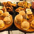 11 MINI HAMBURGUERES+BATATA+FRANGO CROCANTE