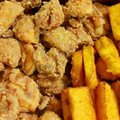 1KG CORTE COXA SOBRE COXA SEM OSSO EMPANADA  400G COM POLENTA