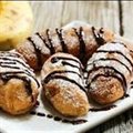 BANANA EMPANADA COM CALDA DE CHOCOLATE E BOLA DE SORVETE