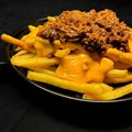 BATATA M COM CHEDDAR CREMOSO E PERNIL DESFIADO AO MOLHO BARBECUE
