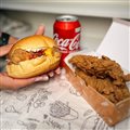 BURGER + FRANGO FRITO + COCA-COLA LATA