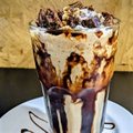 CAFÉ SHAKE COM BROWNIE