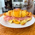 CROISSANT PRESUNTO E MUÇARELA