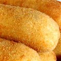 ENROLADINHO DE SALSICHA FRITO