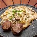 FETTUCINE AO FUNGHI COM FILÉ MIGNON