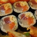HOSSOMAKI FUTOMAKI (SALMÃO, ATUM, CAMARÃO, PEIXE BRANCO)