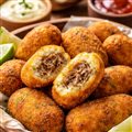 BOLINHO DE AIPIM COM COSTELA