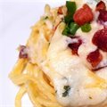 MACARRÃO AO MOLHO BRANCO COM BACON