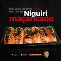 NIGUIRI SALMÃO MAÇARICADO
