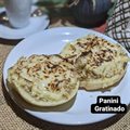 PANINI DE PÃO DE QUEIJO GRATINADO
