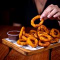 PORÇÃO DE ONION RINGS (CEBOLA EMPANADA) 18 ANEIS