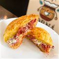 PÃO DE QUEIJO - CARNE SECA COM CREAM CHEESE