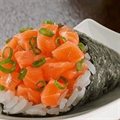 TEMAKI SALMÃO EM CUBOS