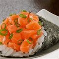 TEMAKI SALMÃO EM CUBOS