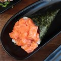 TEMAKI SALMÃO EM CUBOS