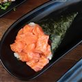 TEMAKI SALMÃO EM CUBOS