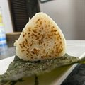 YAKI ONIGUIRI DE SALMÃO GRELHADO COM MAIONESE JAPONESA (KEWPIE) - UNIDADE