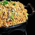 YAKISOBA SALMÃO GRELHADO