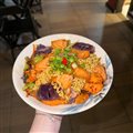 YAKISOBA SALMÃO + LEGUMES