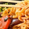 YAKISOBA VEGANO SHIMEJI COM ABACAXI INDIVIDUAL (TAM ÚNICO)
