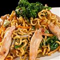 YAKISSOBA DE FRANGO